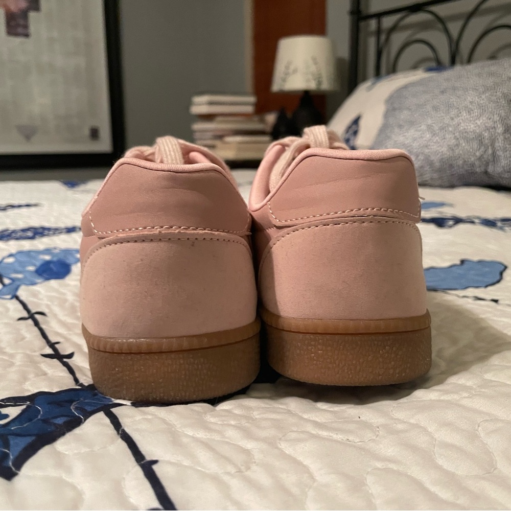 NEW No Boundaries Pink Women's Sneakers - Picture 3 of 4